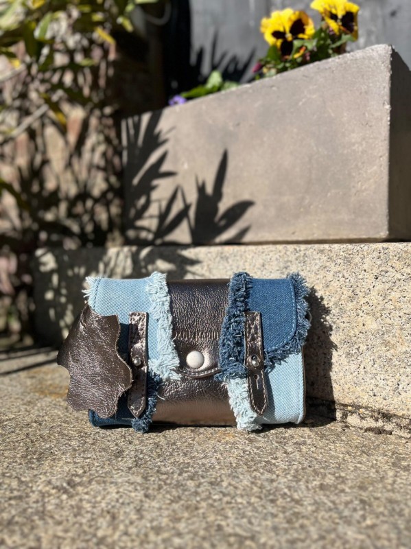 Le Mini Indispensable Denim Acier Paul Marius,  petit sac pour l'été disponible chez Evasion Eu